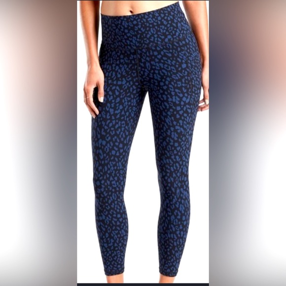 NWT Athleta Salutation Stash pocket 7/8 tight size L - Picture 1 of 4